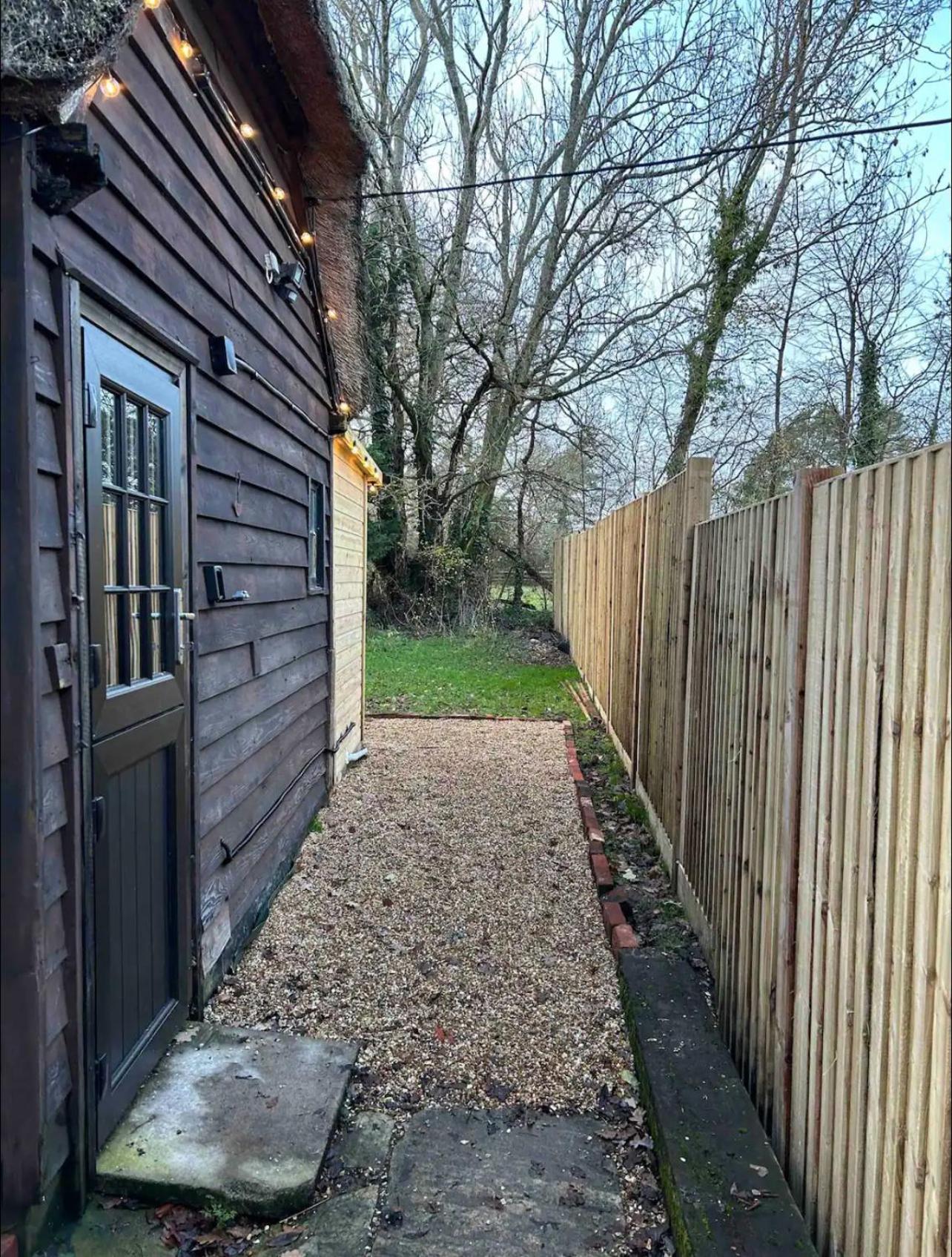 Cozy Cottage With Hot Tub! 卡德纳姆 外观 照片